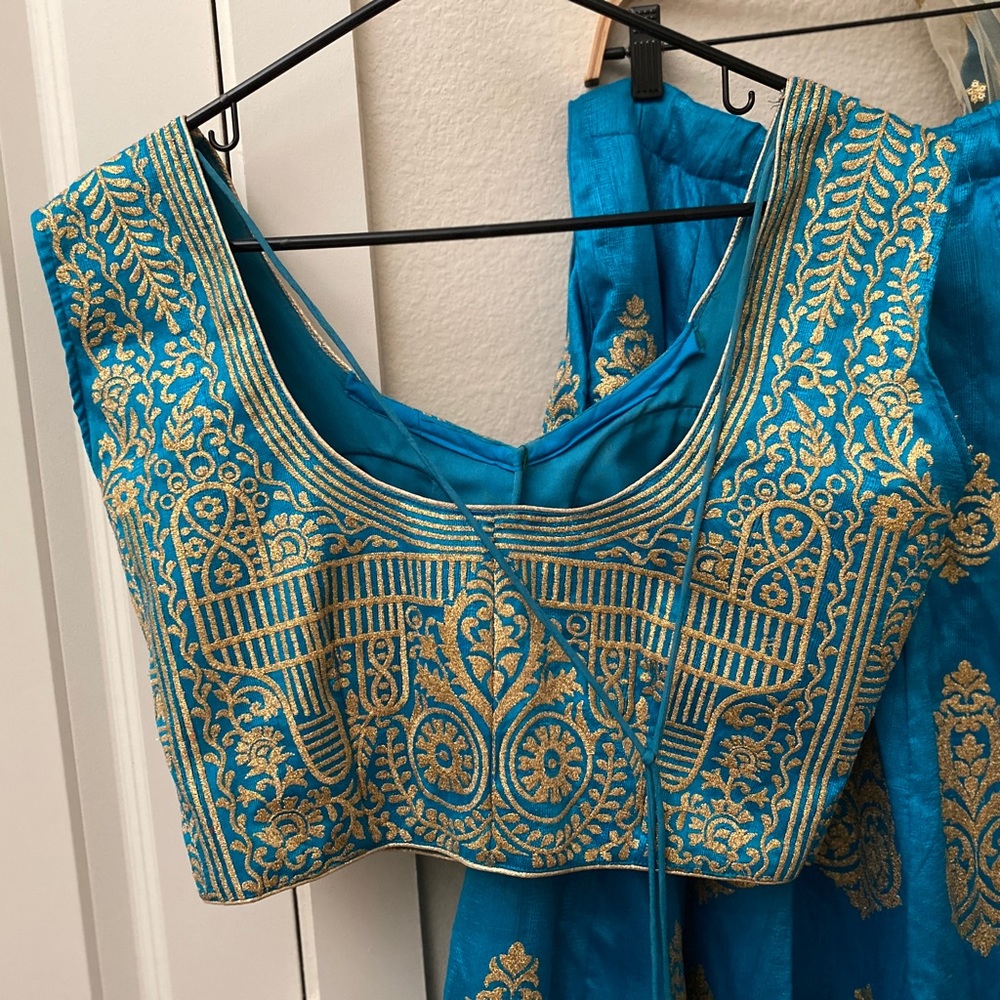 Authentic embroidered imported Indian silk wedding lehenga - Picture 11 of 16